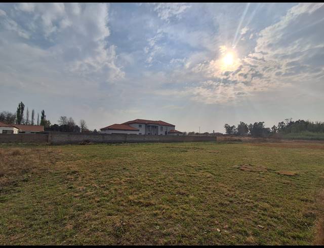 2,024M² VACANT LAND FOR SALE IN HENLEY ON KLIP